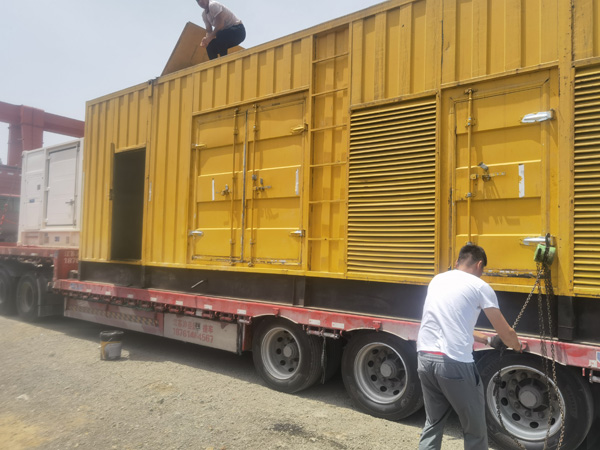 鄂托克除了负载情况和发动机维护，还有哪些因素会影响 200kw 柴油发电机的油耗？